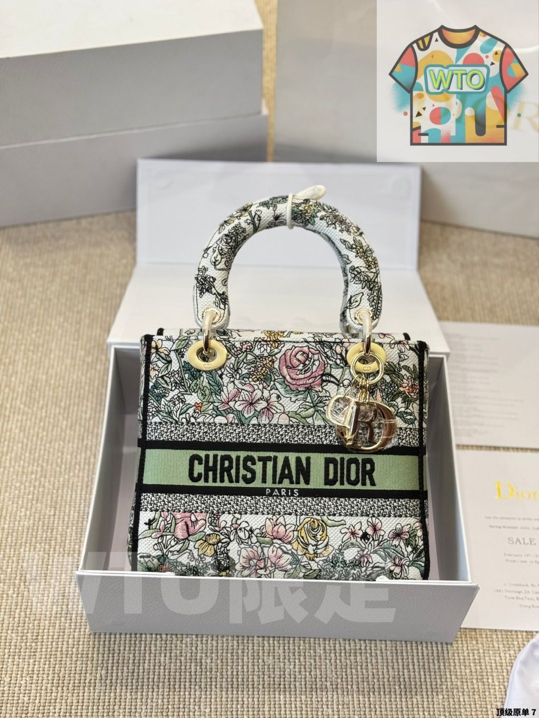 今日 Dior Lady D - Lite 刺繍バッグ スターモデル版 Dior Lady D - Lite Embroidered Bag Star Model Version