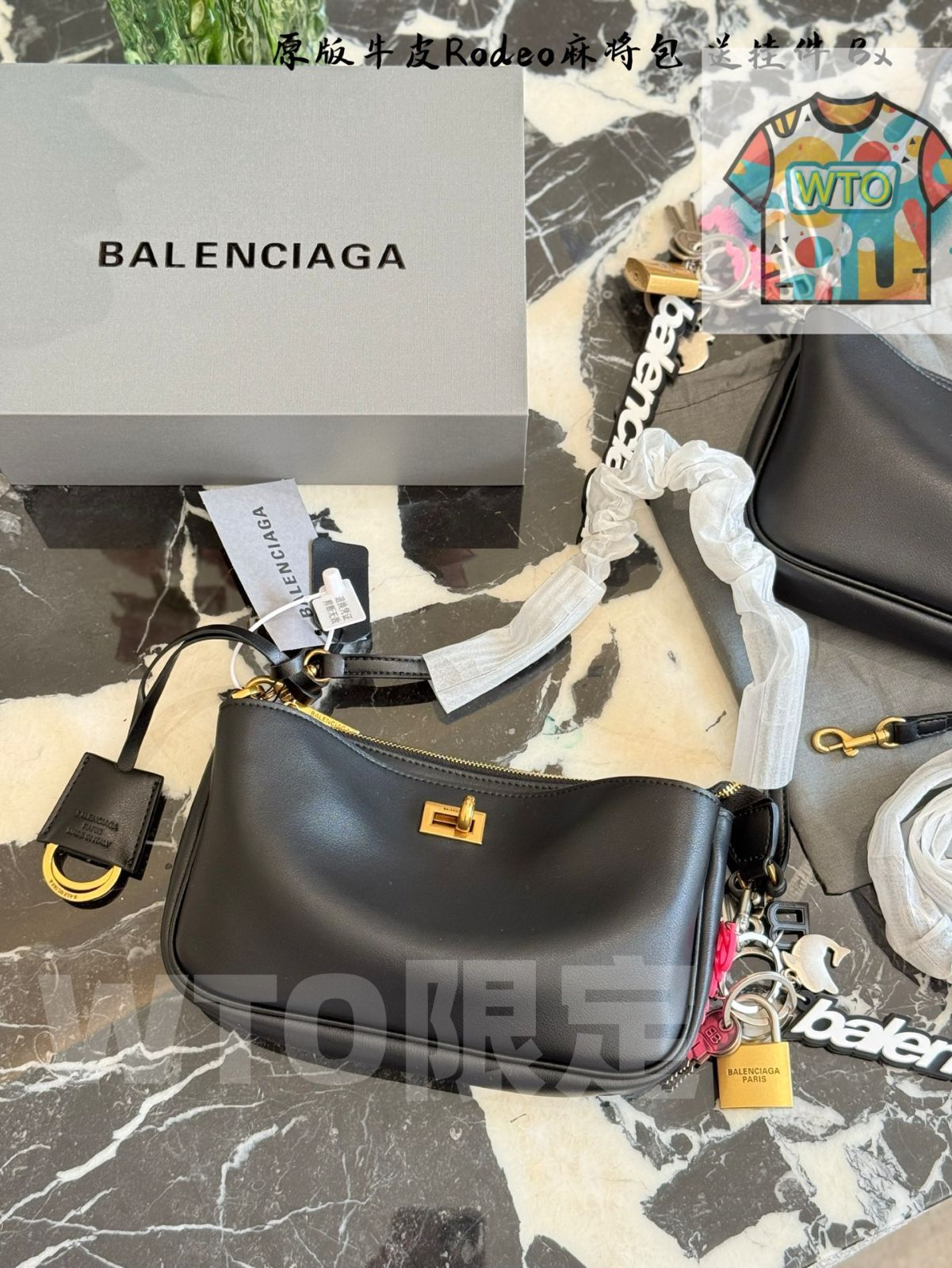 アンダーアームバッグ