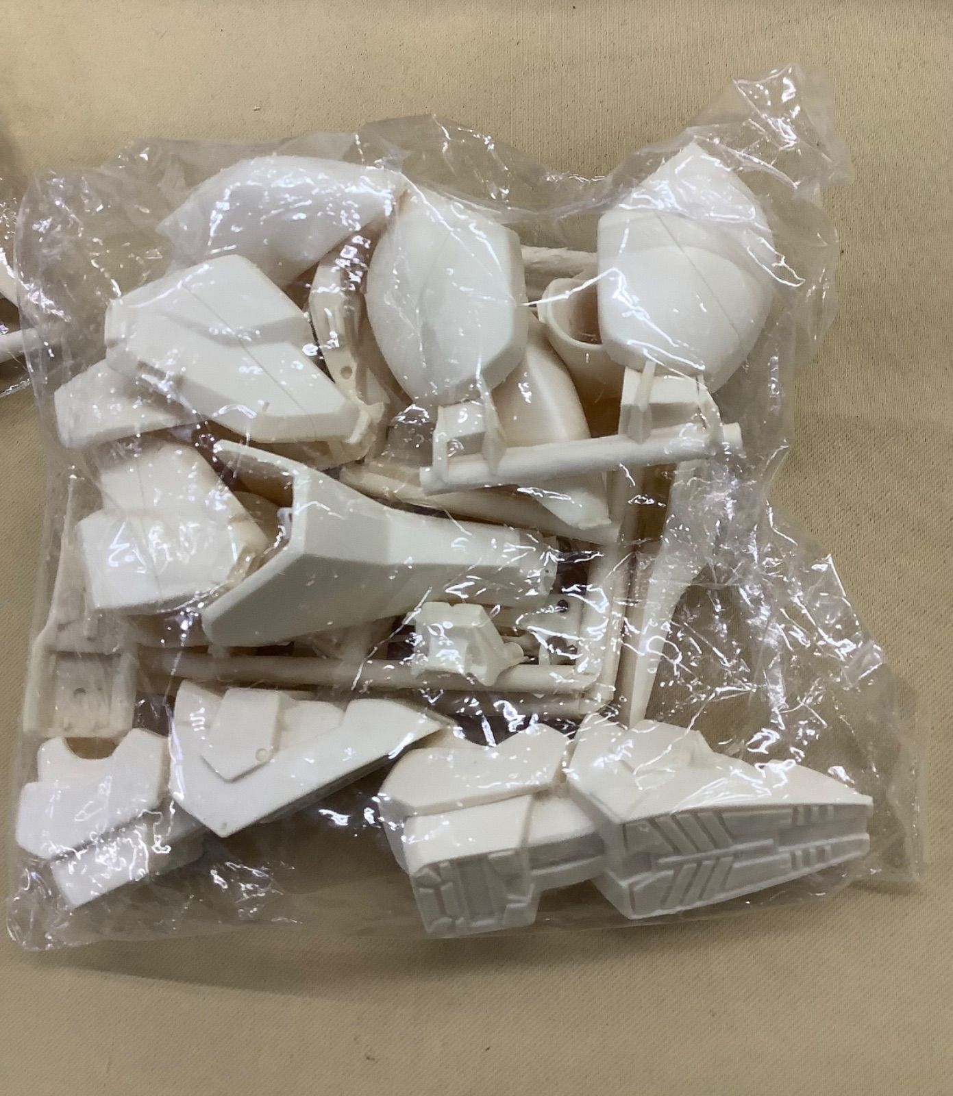 B-CLUB 1/100 MG νガンダム用 Hi-νガンダム改造パーツ - メルカリ