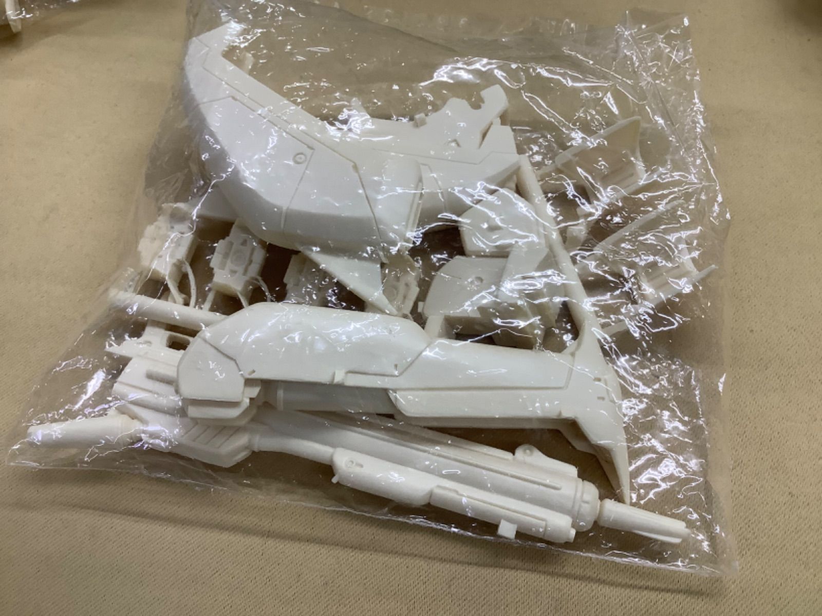 B-CLUB 1/100 MG νガンダム用 Hi-νガンダム改造パーツ - メルカリ