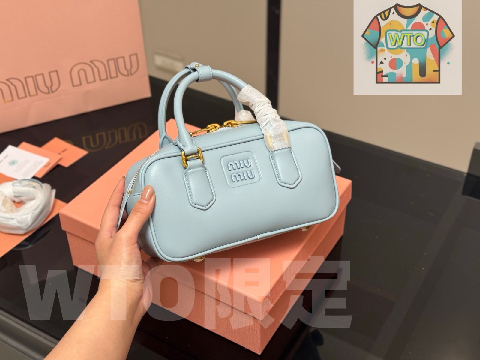 今日 Miu Miu ミュウミュウ ボウリングバッグ 新サイズシリーズ 手に持ったり斜めがけも で容量充実