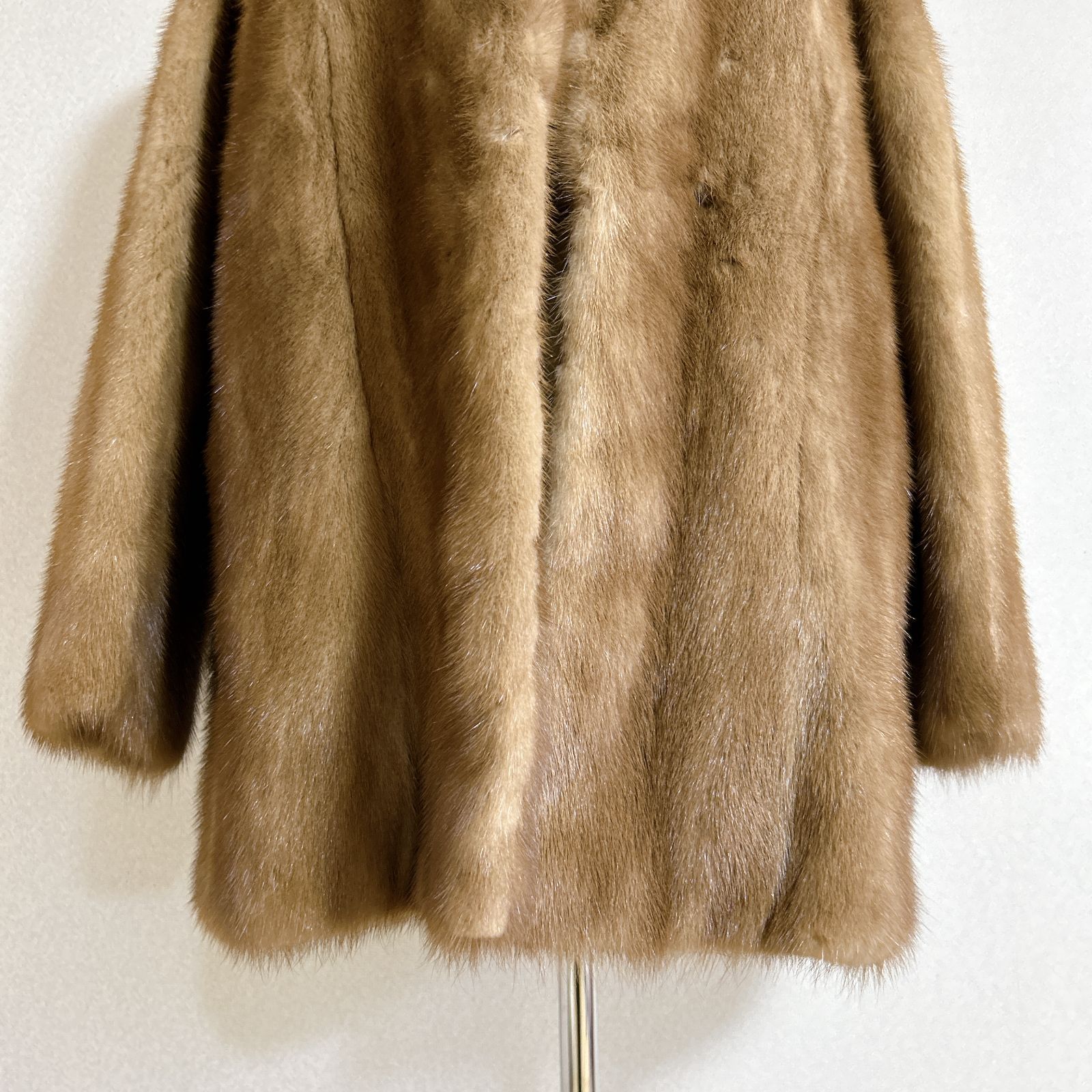 ミンク毛皮　ベージュ系 MATSUZAKAYA FUR 毛皮 ミンク コート ベージュ系 ネーム入り 9号 中古