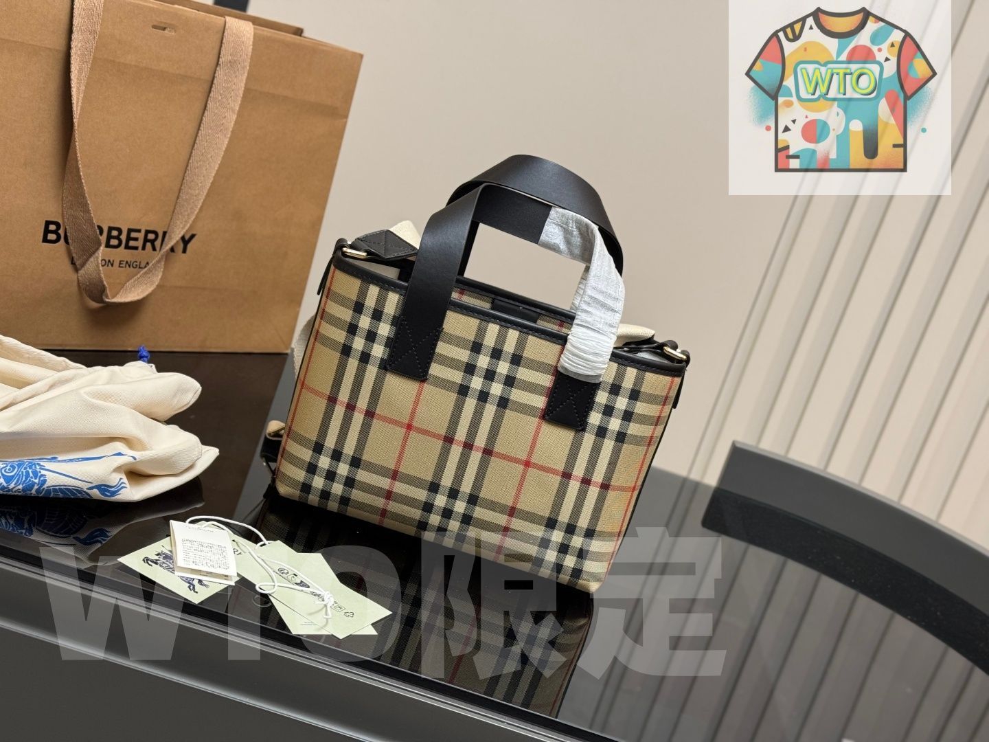 今日 Burberry ショッピングバッグ 26×18cm