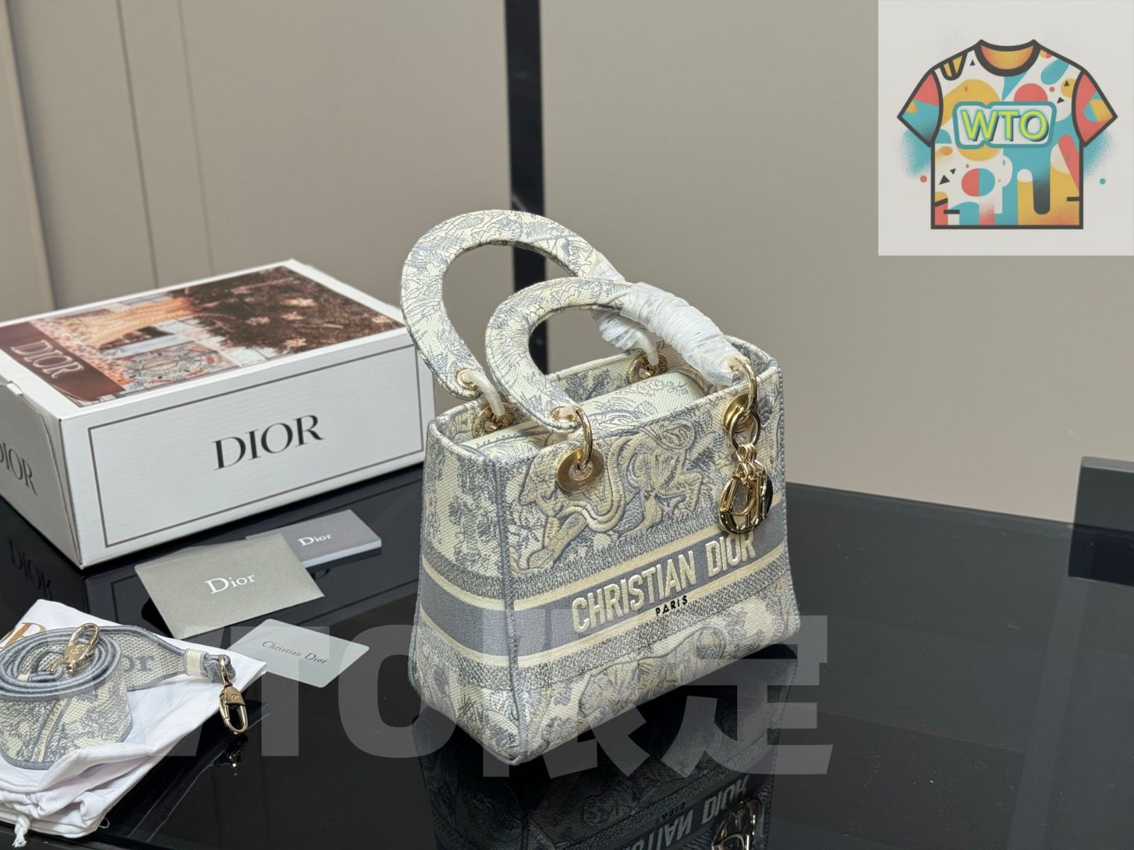 今日 Dior ディオール エンブロイダリー ディアナバッグ シリーズ 刺繍の広いストラップが特徴