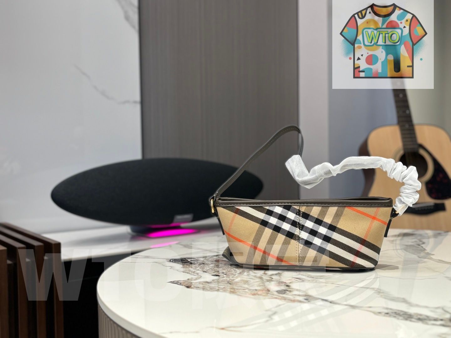 今日 Burberry バーバリー フランパンホボシリーズ 密織りナイロン素材を使用した実用的デザイン