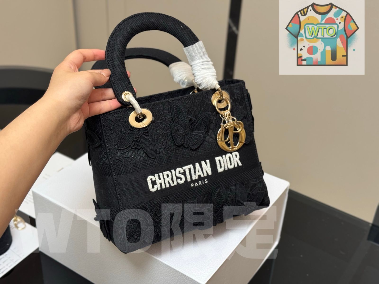 今日 Dior ディオール 折りたたみ式ボックス付き 刺繍広肩帯が特徴的な 雅デザイン