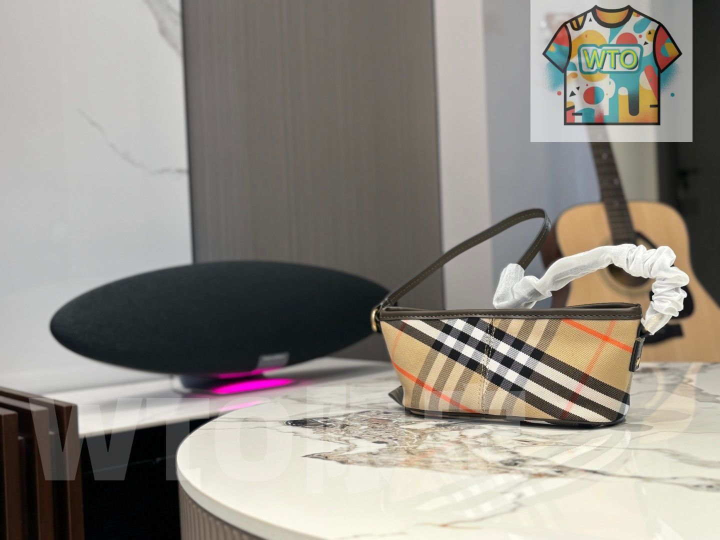 今日 Burberry バーバリー フランパンホボシリーズ 密織りナイロン素材を使用した実用的デザイン