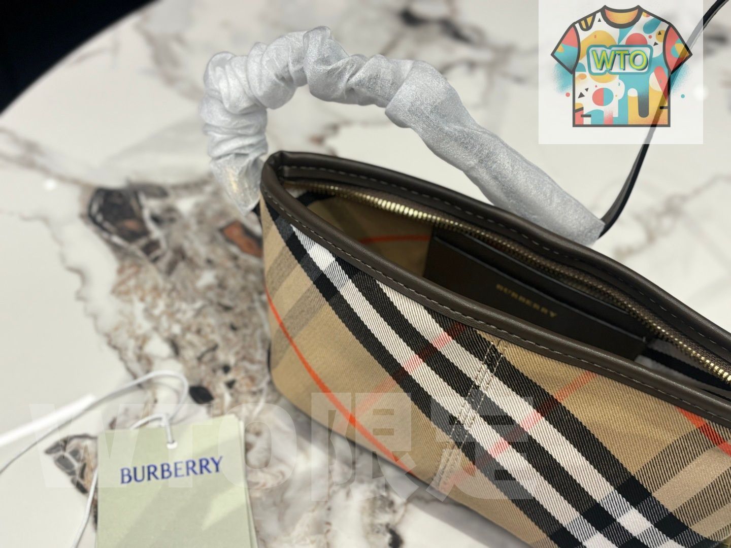  今日 Burberry バーバリー フランパンホボシリーズ 密織りナイロン素材を使用した実用的デザイン ハンドバッグ バッグ