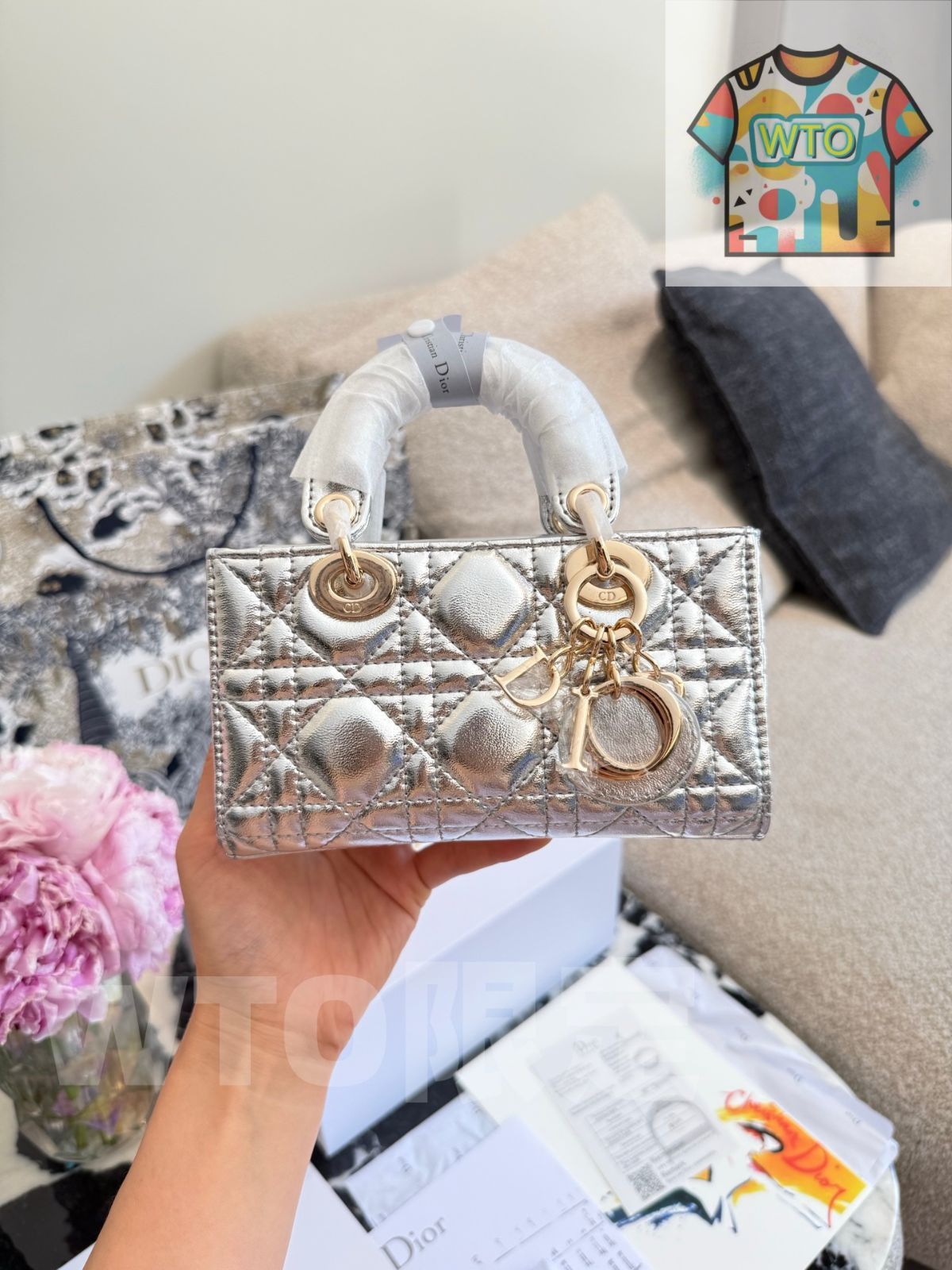 今日 Dior ディオール ディー・ジョイミニシリーズ 藤格 と金属吊 を備えた 雅デザイン ギフトボックス付き