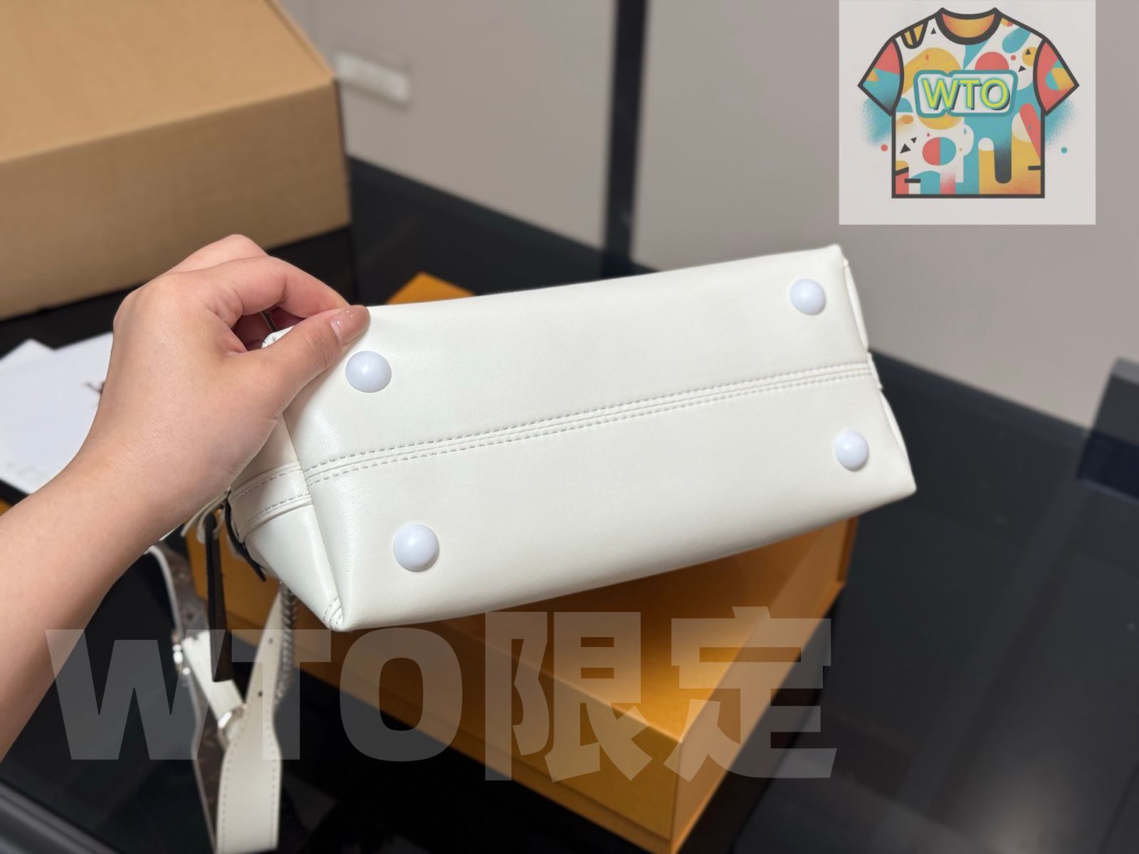 【グランドopen】 今日 Louis Vuitton ルイ ヴィトン 折りたたみ式ボックスと飛行機型ボックス付き 可愛らしくレジャーにも適したデザイン 安全性