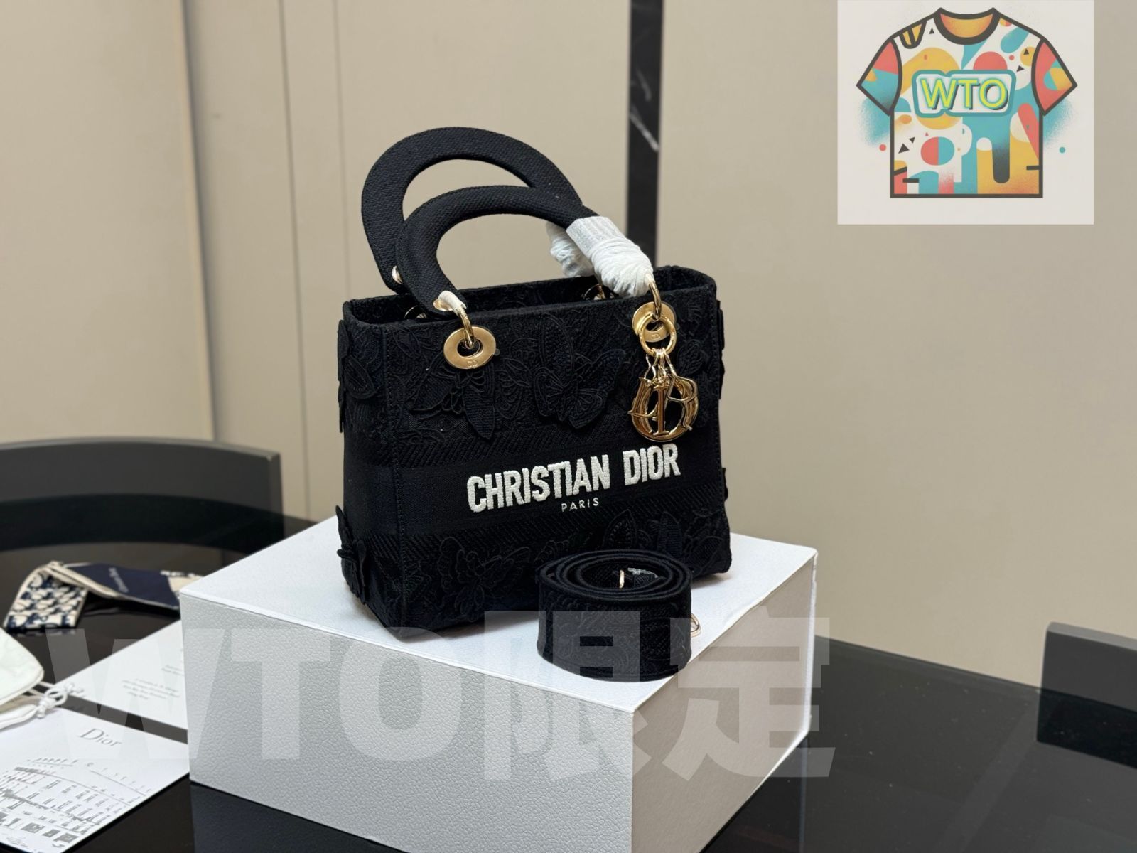 今日 Dior ディオール 折りたたみ式ボックス付き 刺繍広肩帯が特徴的な 雅デザイン