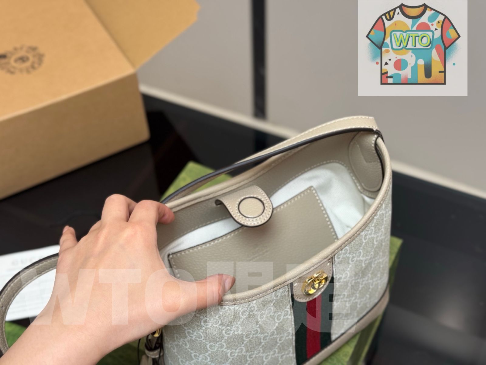 グッチ 折りたたみ式ボックスと飛行機型ボックス付き