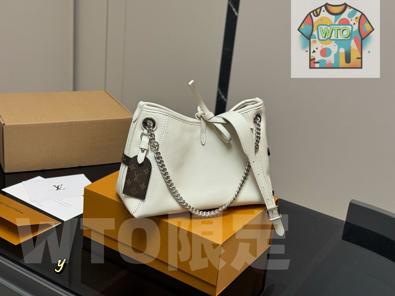 折りたたみ式ボックスと飛行機型ボックス付き 可愛らしくレジャーにも適したデザイン