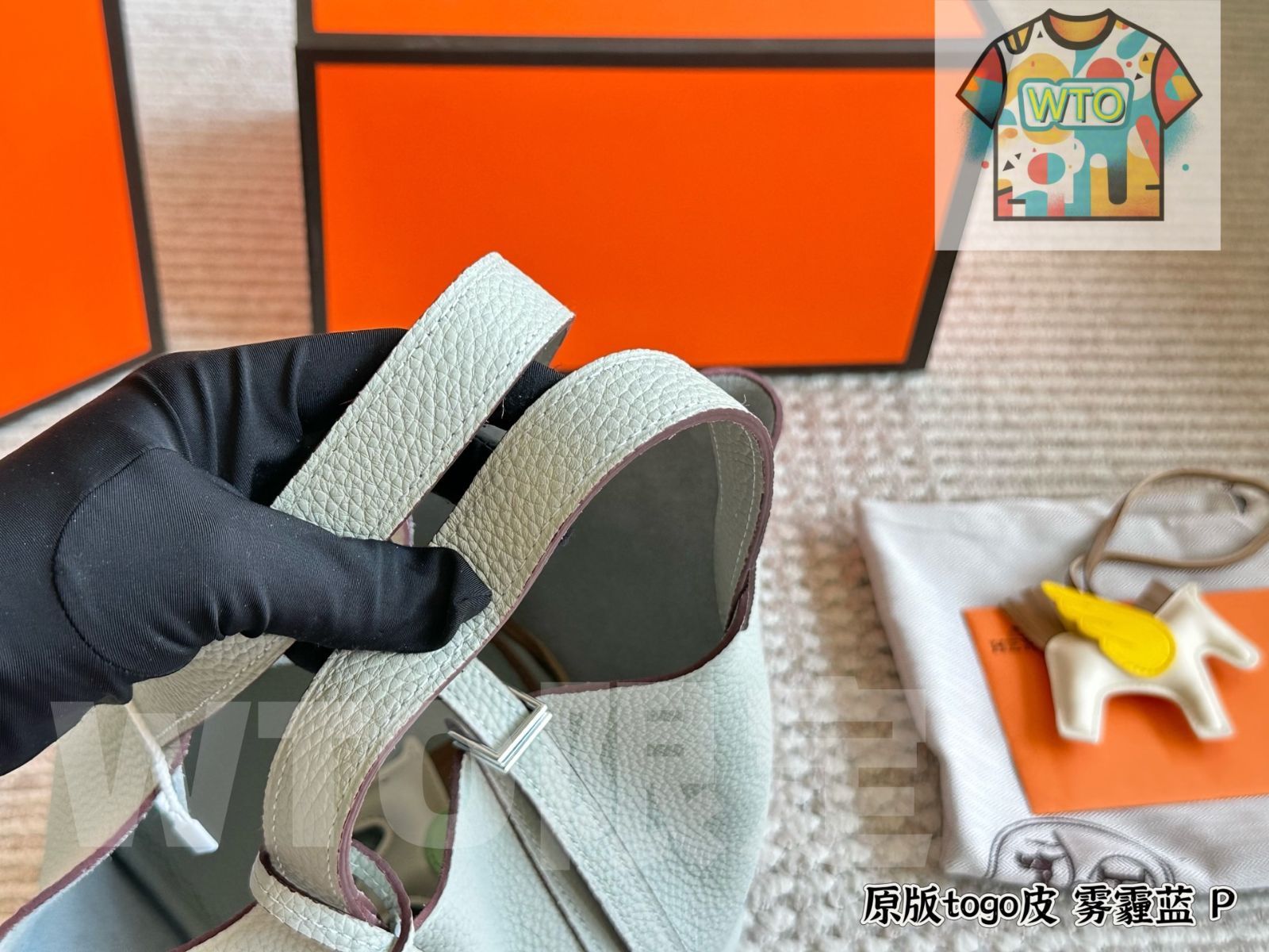 牛皮を使用した 感豊かなデザイン