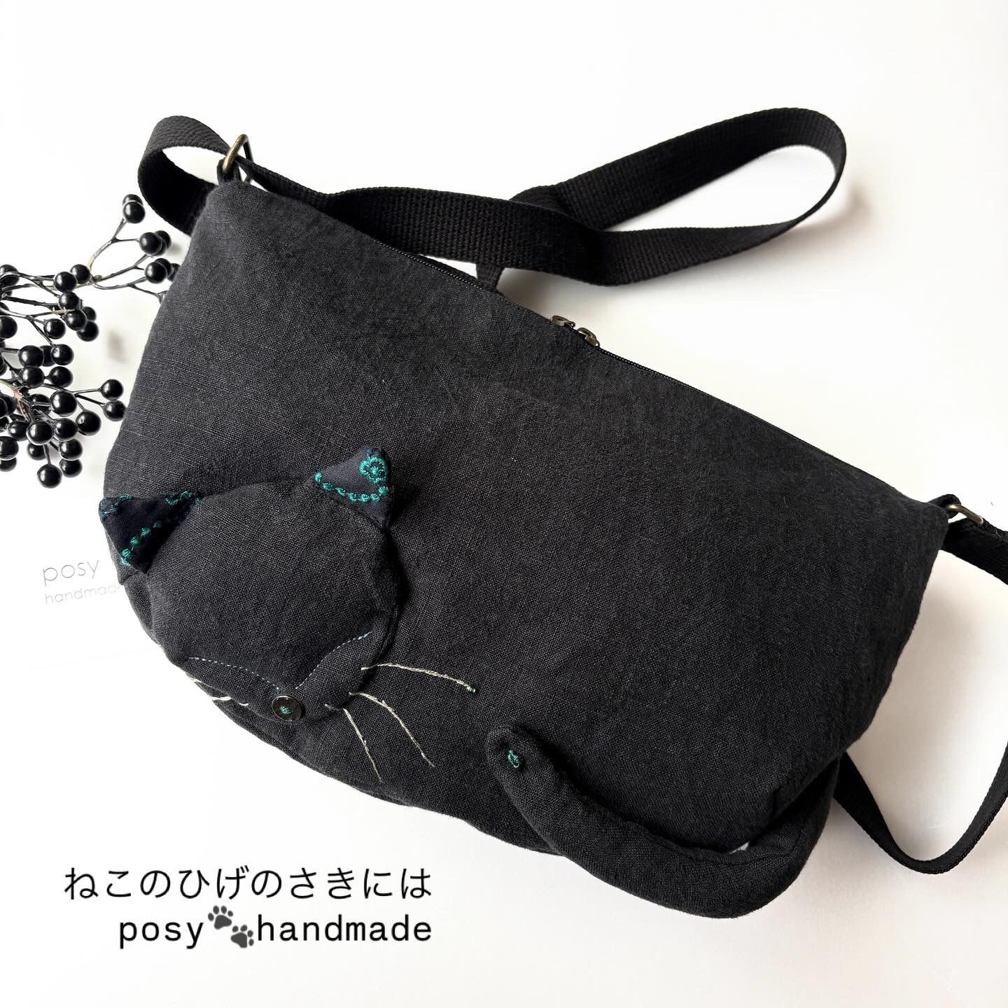 ハンドメイド 眠りねこのクロワッサンショルダーバッグ お耳にミナ