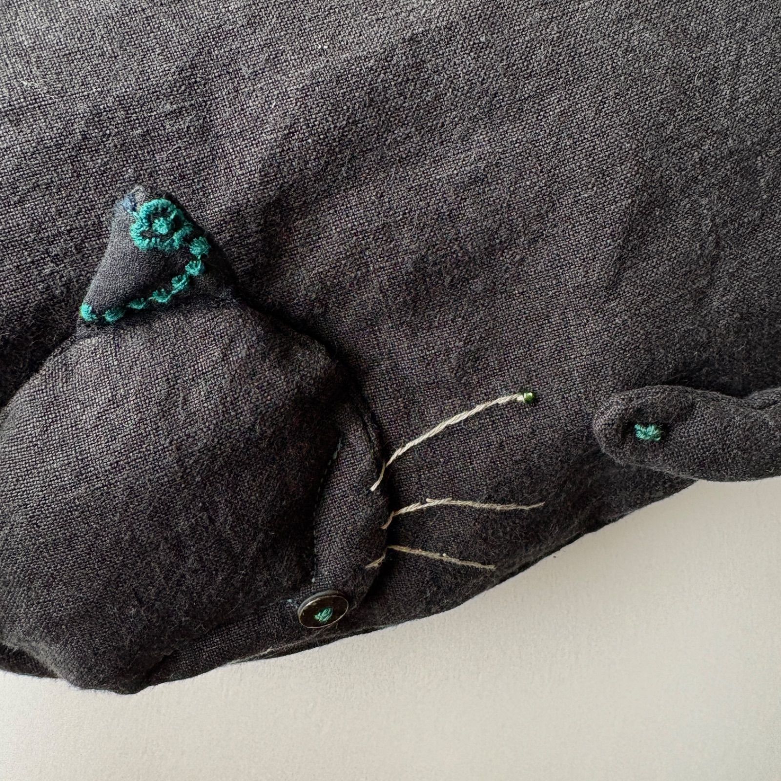 ハンドメイド 眠りねこのクロワッサンショルダーバッグ お耳にミナ