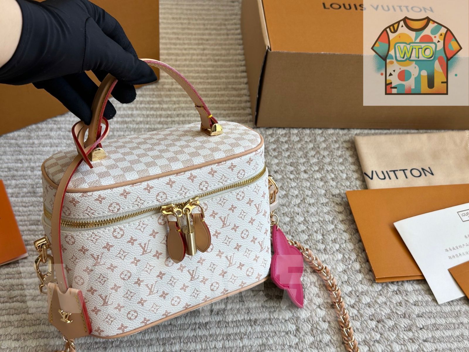  今日 Louis Vuitton ルイ ヴィトン ヴァニティシリーズ 丸みを帯びた精致なデザインと実用性-WTO輸入2 ハンドバッグ バッグ