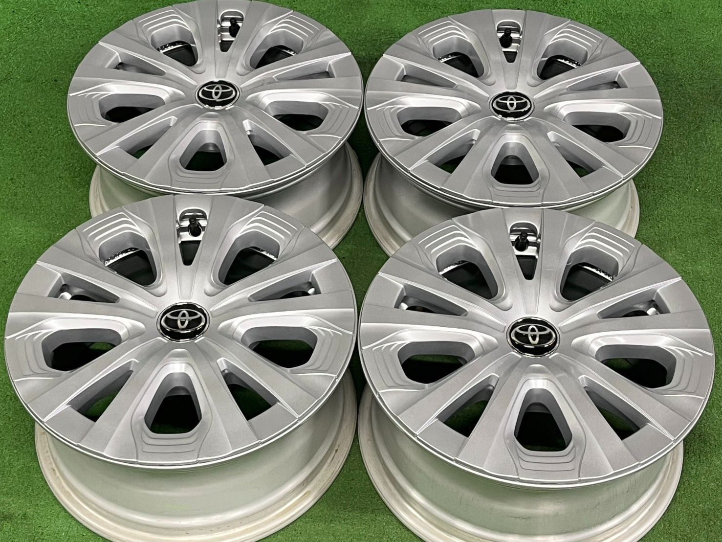 新車外し品 トヨタ 50 プリウス 15 in 6 5 J 40 PCD 100 4本 TOYOTA ウィッシュ カローラツーリング スポーツ 交換用