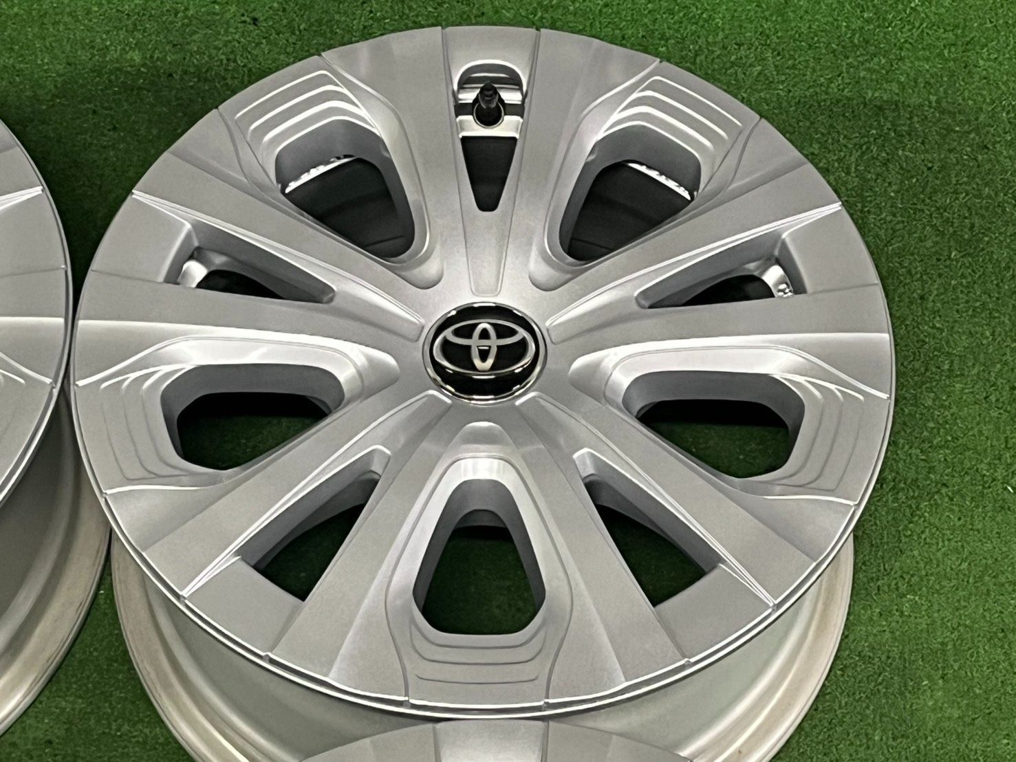  新車外し品 トヨタ 50 プリウス 15 in 6 5 J 40 PCD 100 4本 TOYOTA ウィッシュ カローラツーリング スポーツ 交換用 15インチ ホイール