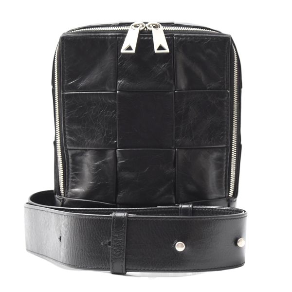 ボッテガヴェネタ バッグ メンズ カセット スリングバッグ マキシイントレチャート カーフスキン ブラック BOTTEGA VENETA 701366 VCQ72