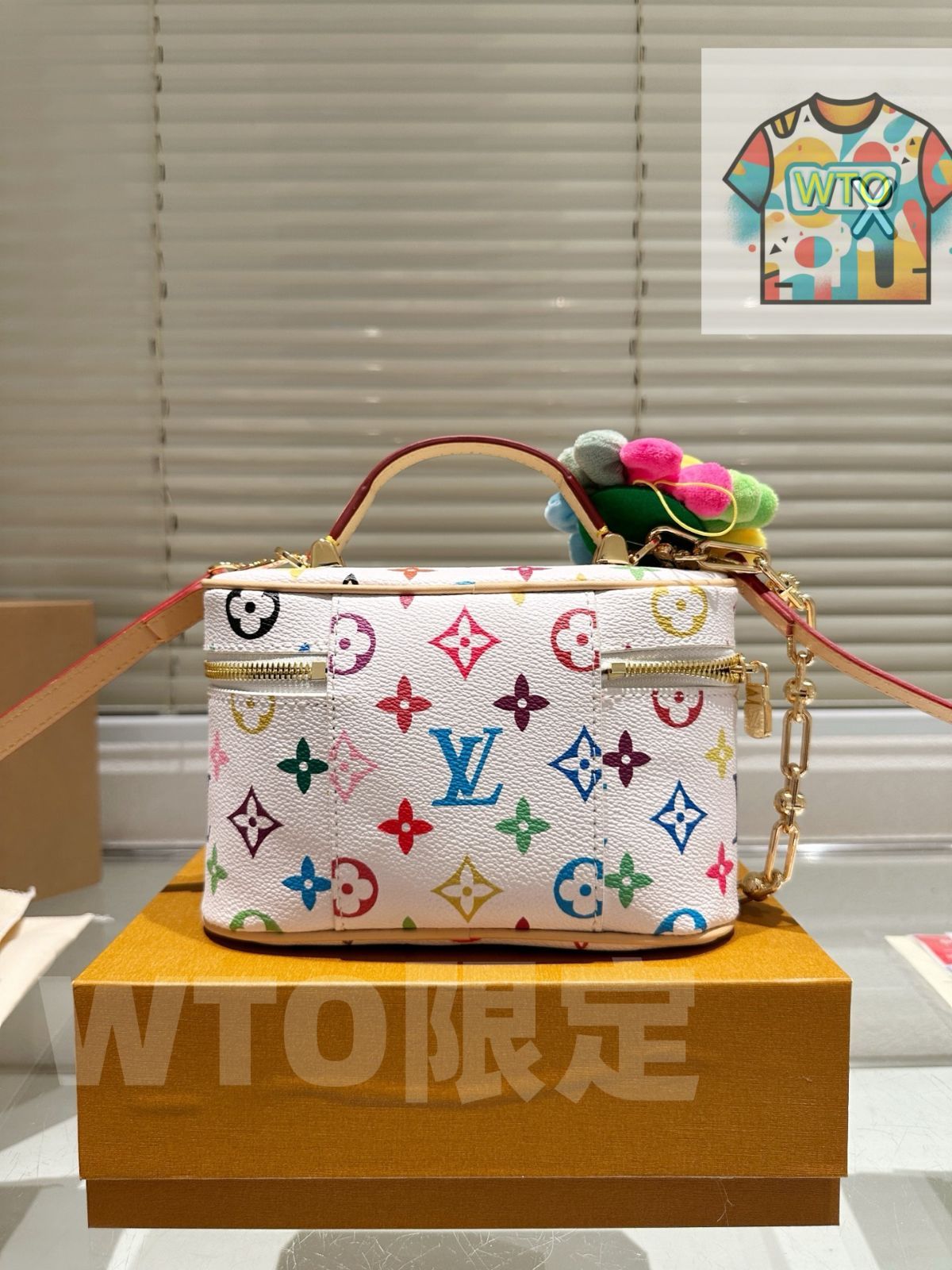 WTO通販 LV x Takashi Murakami White Multicolor Vanity Chain Pouch ルイ ヴィトン 村上隆 白三彩 ヴァニティ チェーン ポーチ-WTO輸入-JZV81