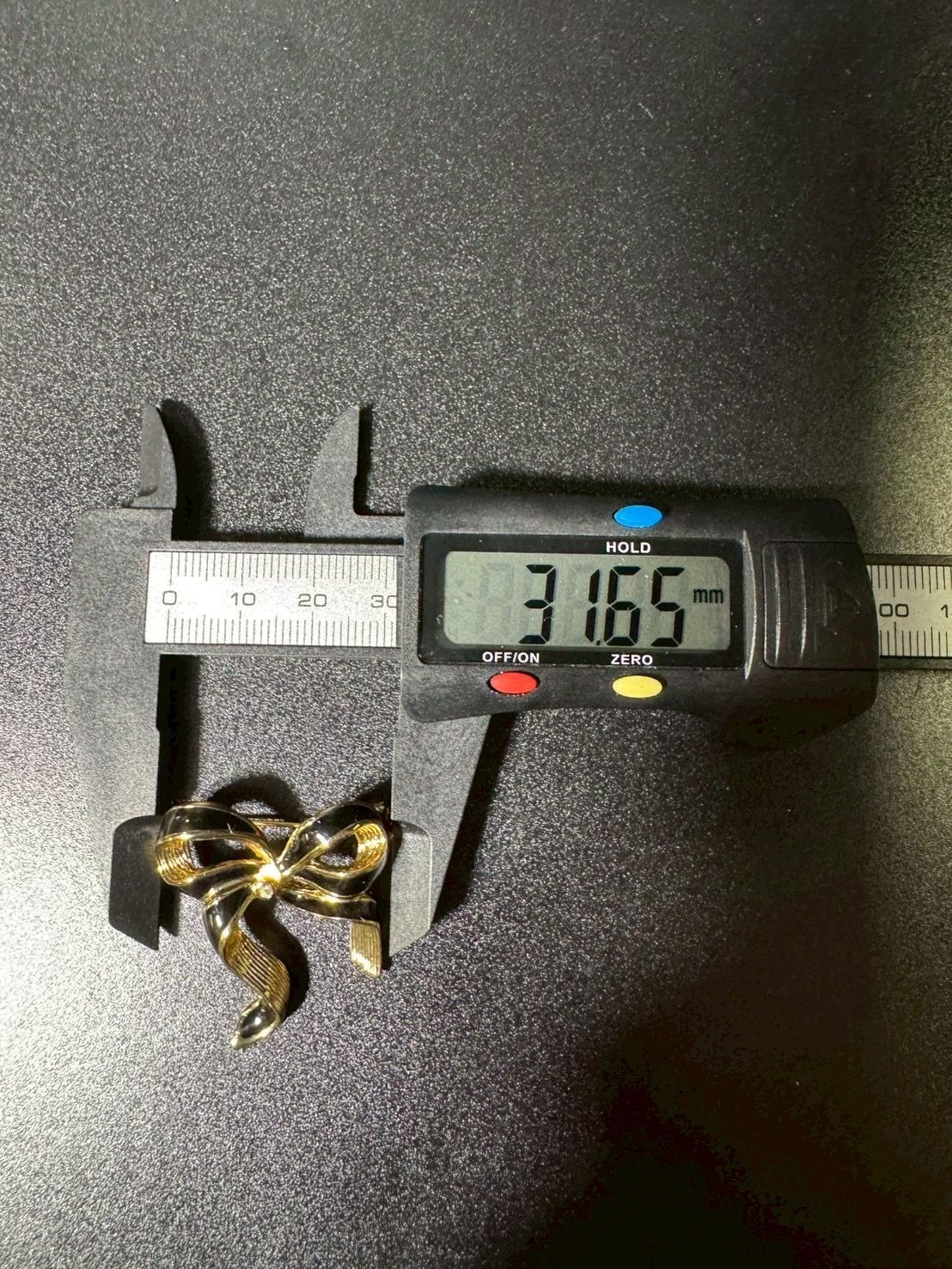 クリスチャンディオール ブローチ