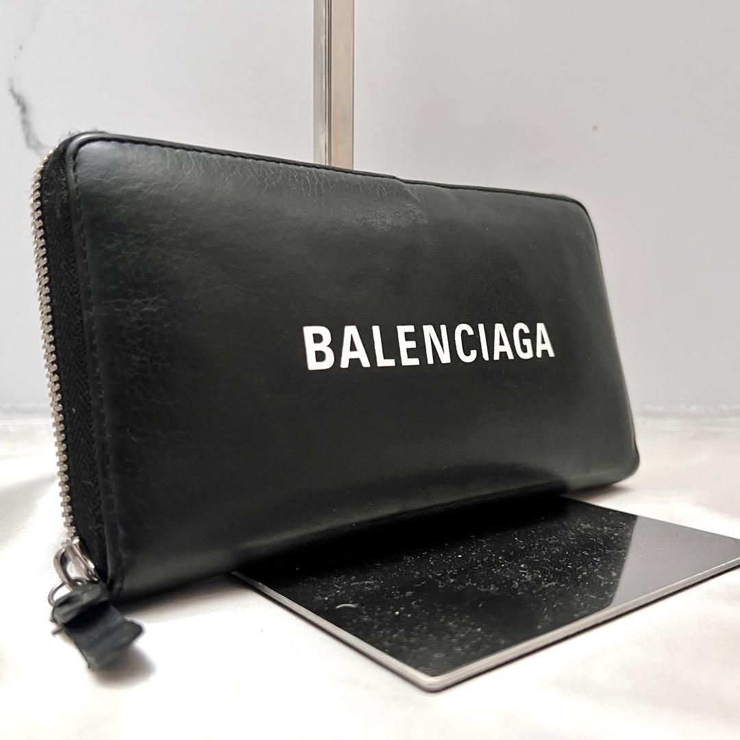 バレンシアガ ラウンドジップ長財布 白ロゴ×ブラックレザー シルバー金具