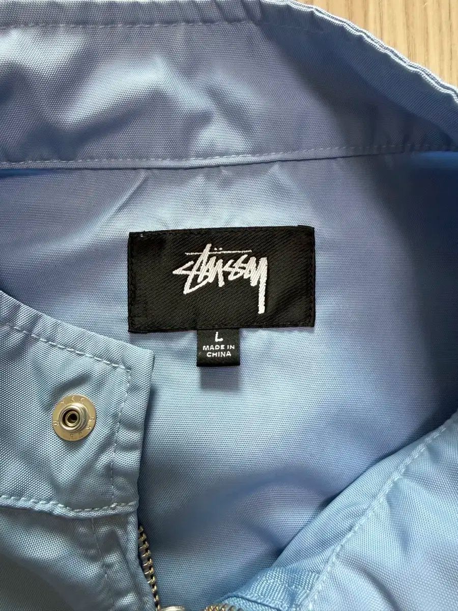 人気品を激安で販売中! STUサーフ チーム ハリントンジャケット ライト ブルー L 話題の