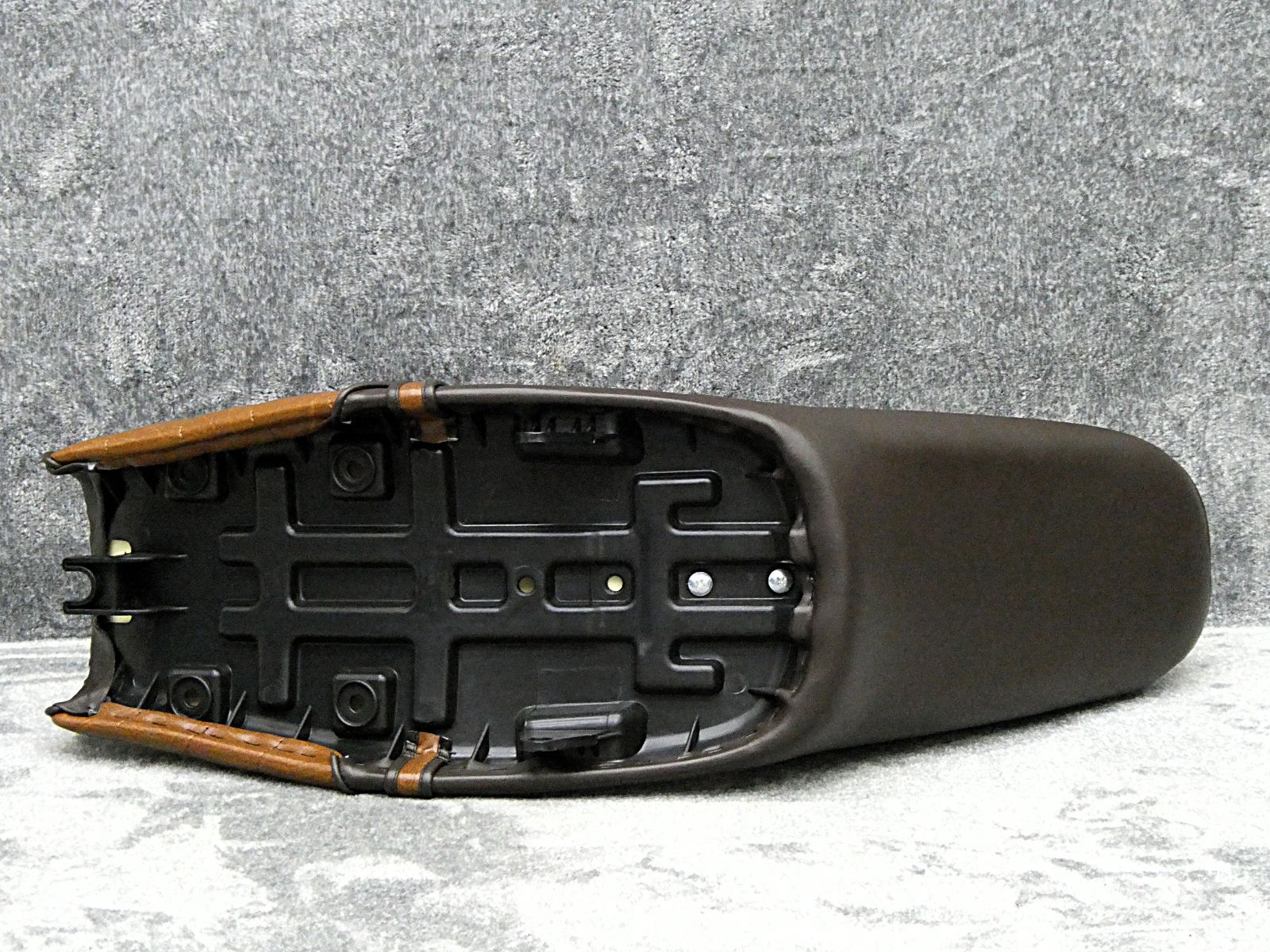 エイプ 40茶ツートン 三段シート/補強入 あんこ抜きFI 50 100 APE