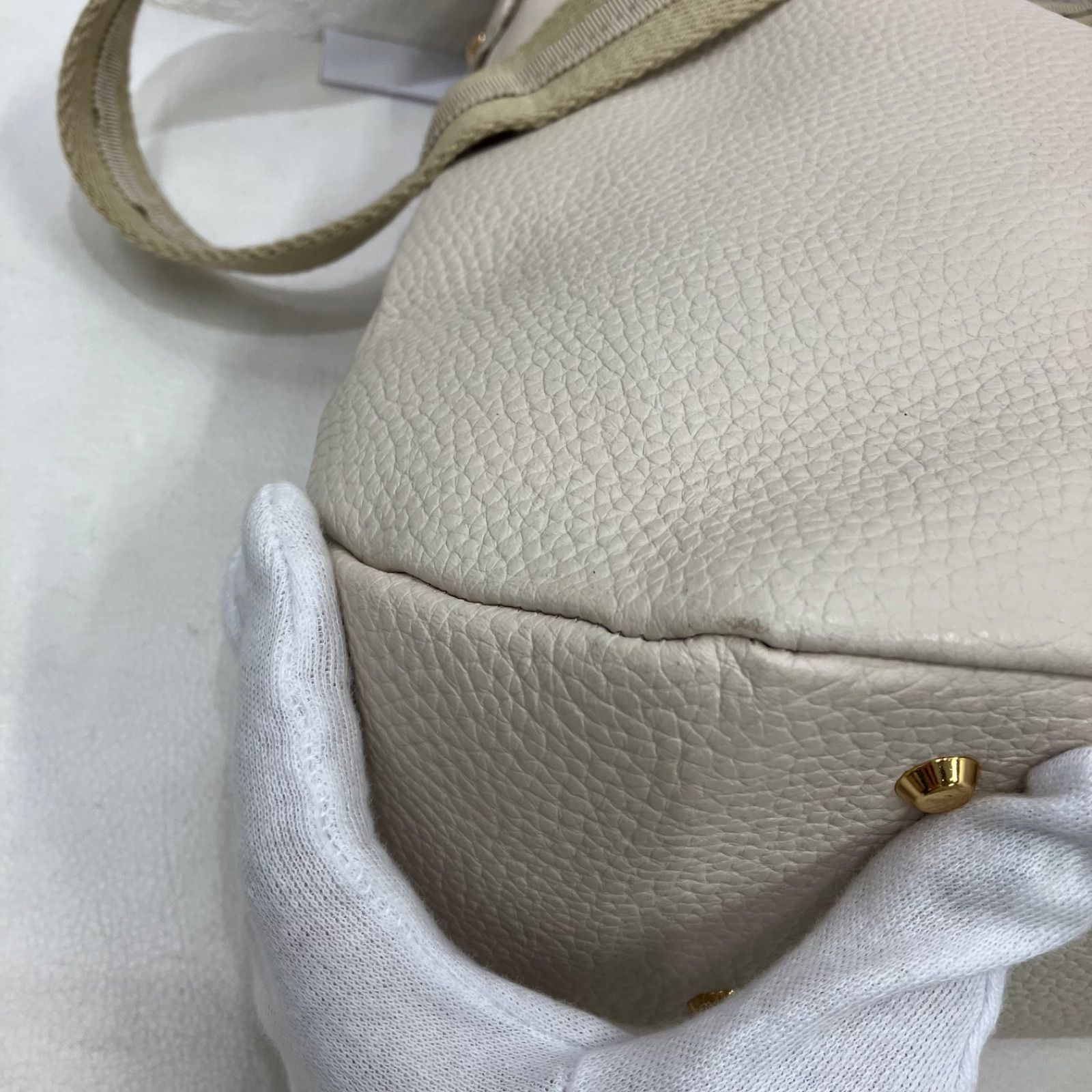 エルヴィ レザー