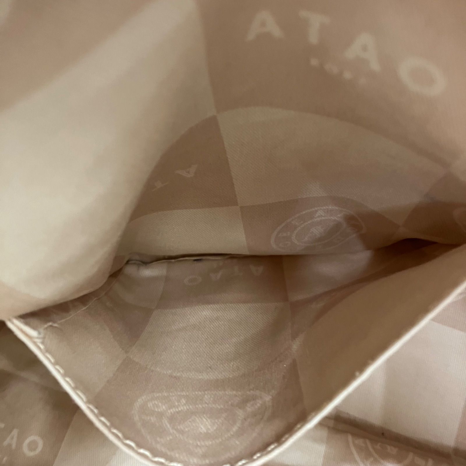 ライトベージュ系