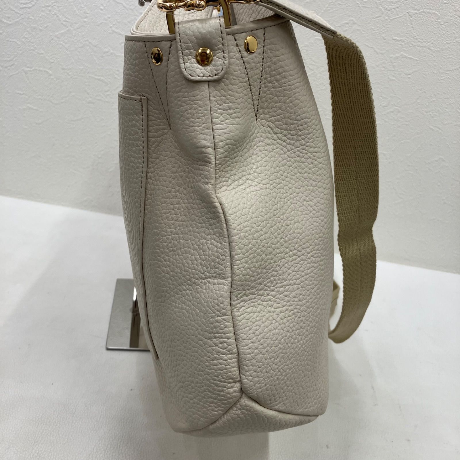 レザー ライトベージュ系