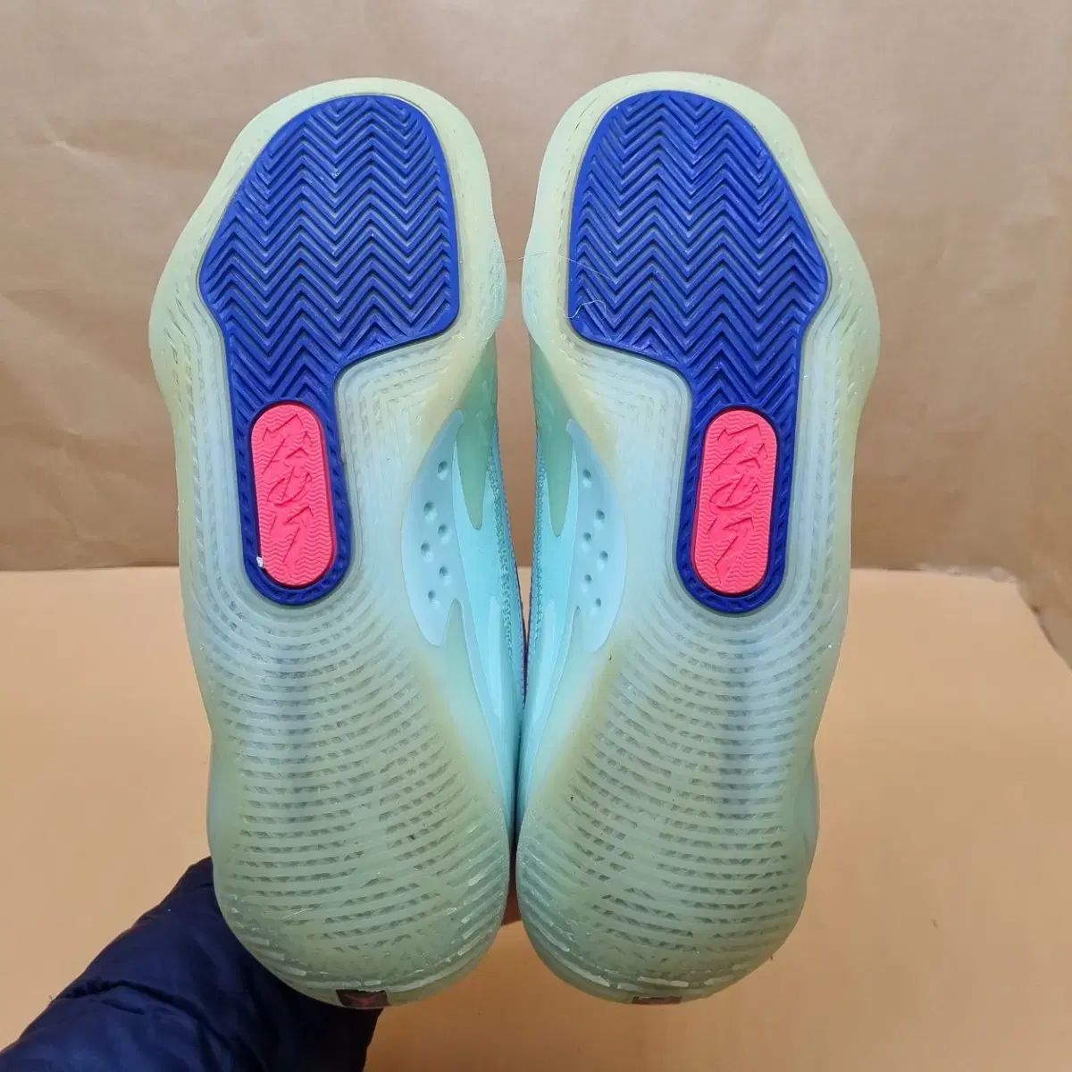 ジョーダンザイオン3 バスケシューズ