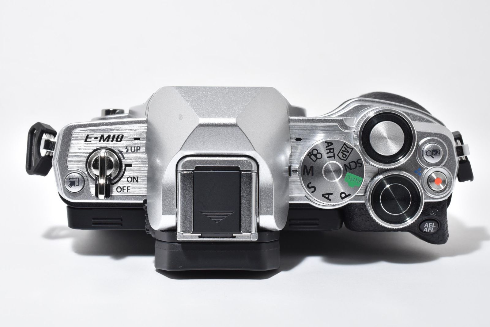 3534ショット!! 極上品 Olympus OM-D E-M10 Mark4 シルバー ダブル