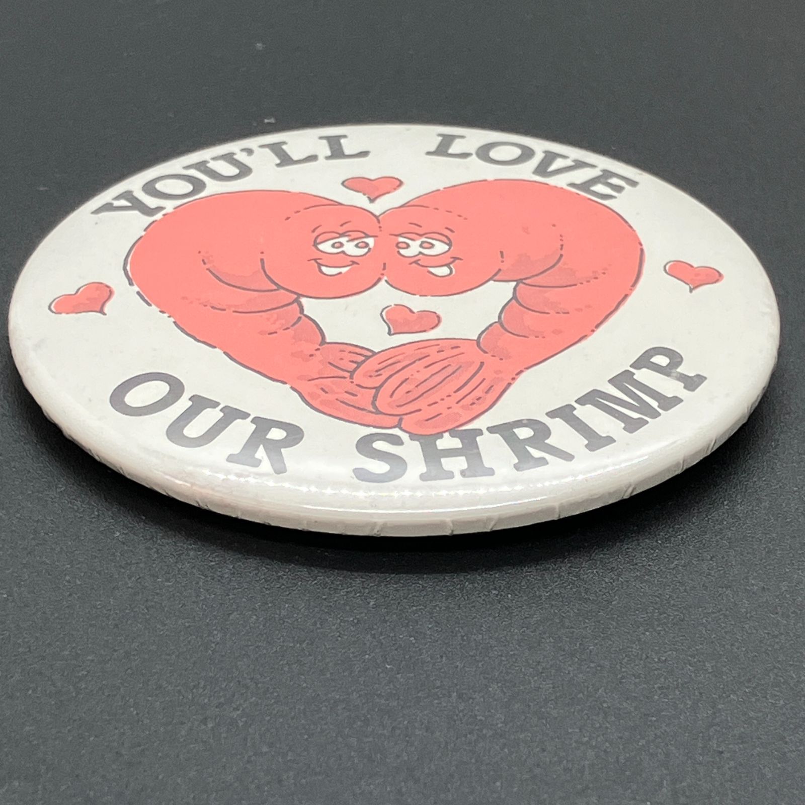 70s 80s vintage 古着 缶バッジ メッセージ love 愛 缶バッジ アメリカ 輸入 雑貨 ビンテージ 『 可愛いエビのペア