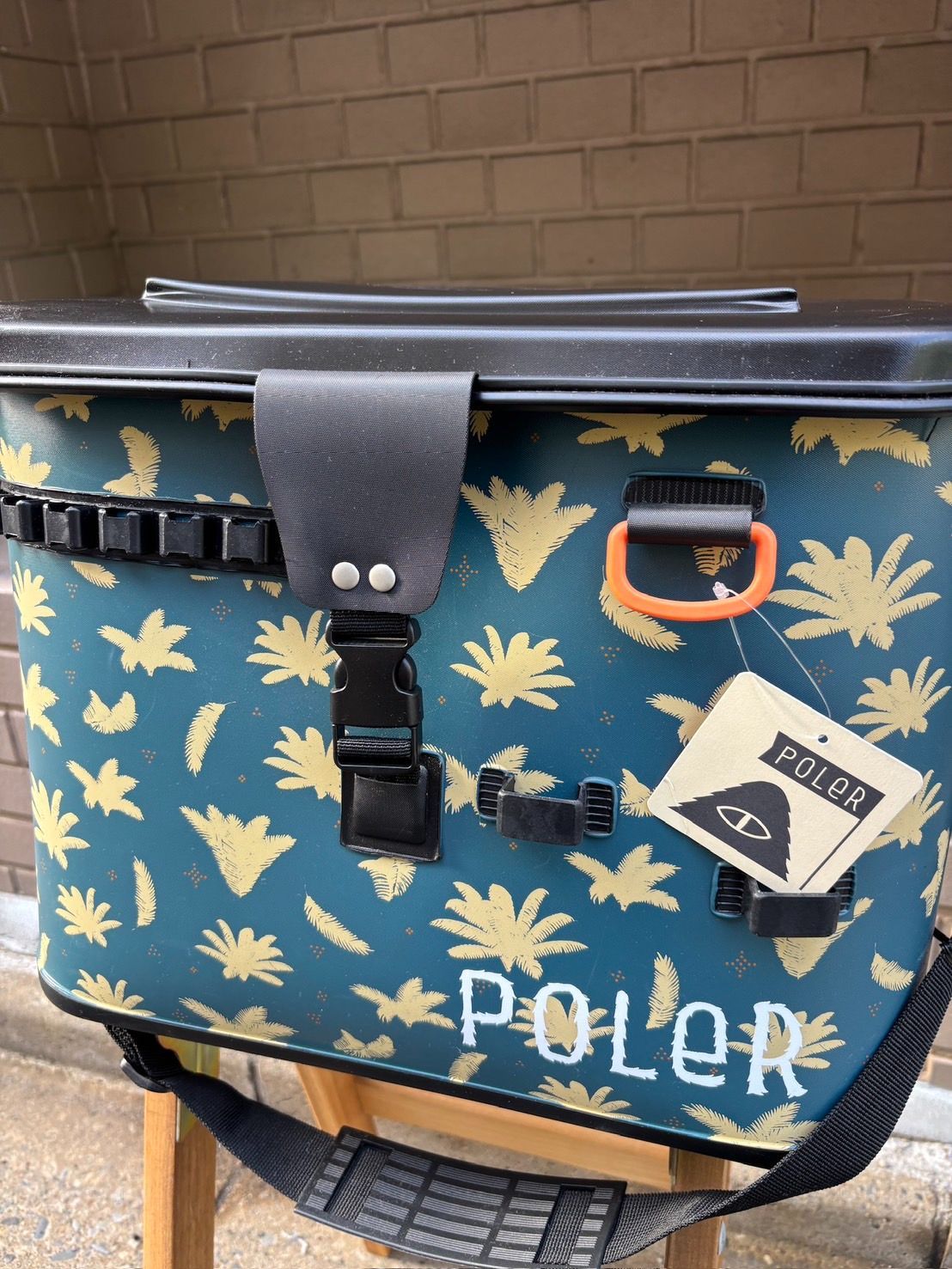 アイテム Poler バッカン