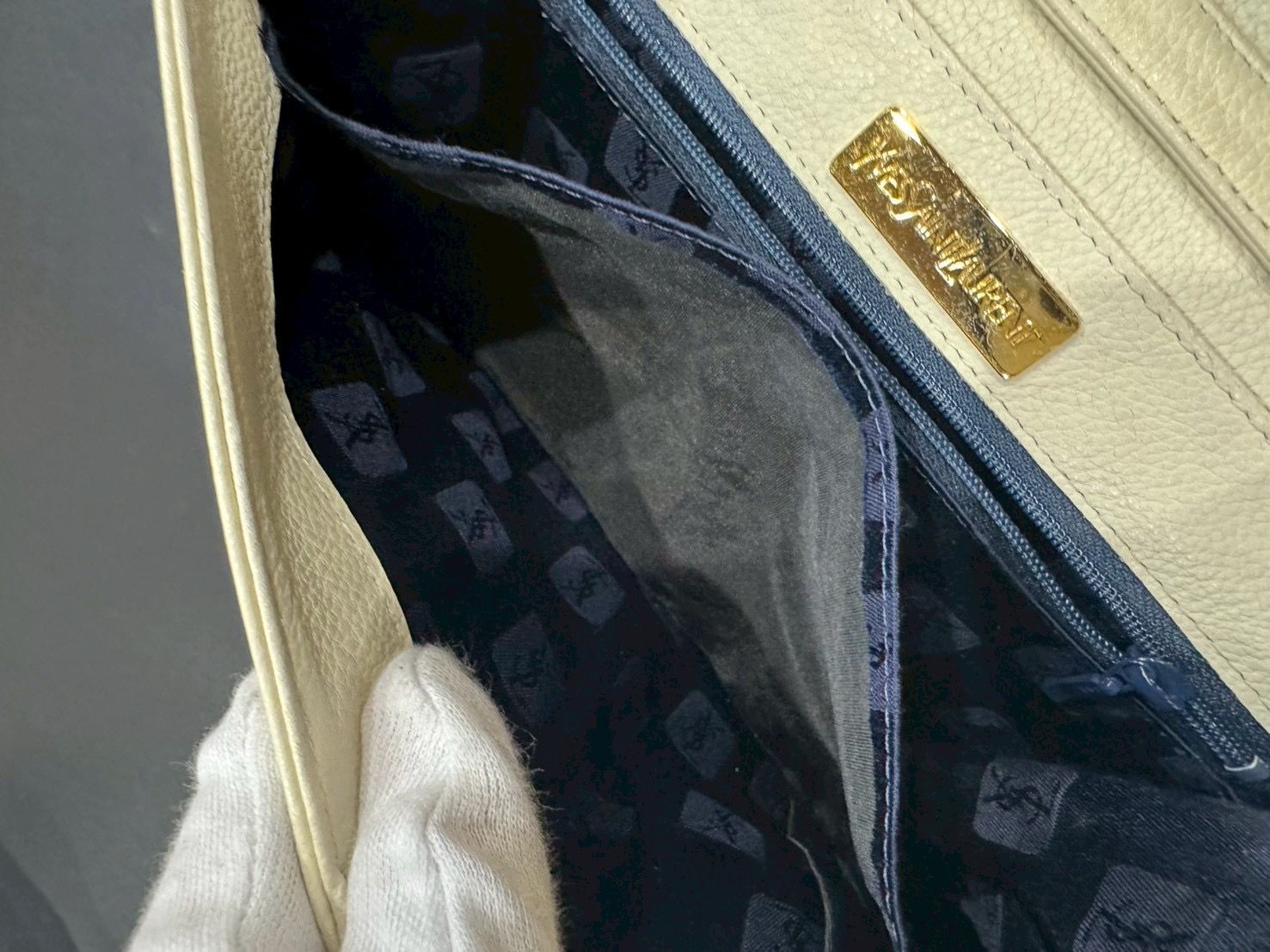 イヴサンローラン