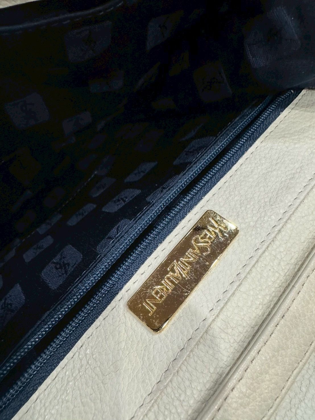 イヴサンローラン