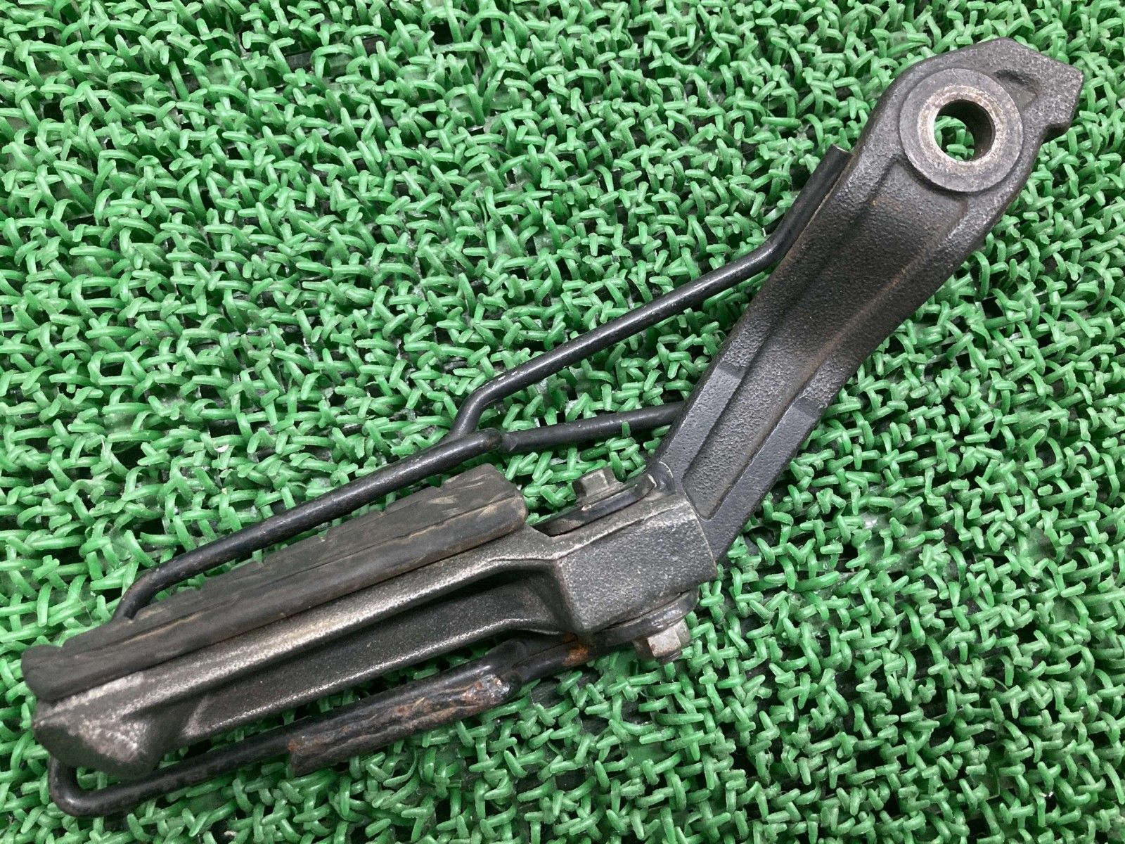 SR 400 タンデムステップ 右 ヤマハ バイク 部品 1 JR ペグ バックステップ用 曲がり無し 品薄 品 車検 Nm