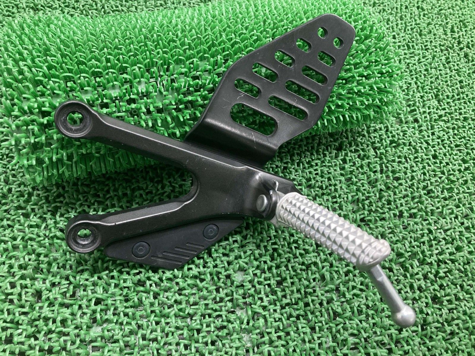 YZF R 6 ステップ 左 2 C 0 ヤマハ バイク 部品 RJ 16 N メインステップ ヒールガード ペグ 曲がり無し 車検 Bl