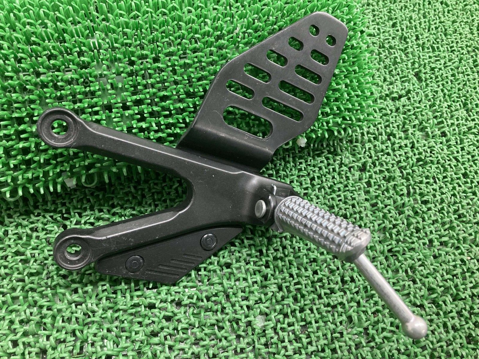 YZF R 6 ステップ 左 2 C 0 ヤマハ バイク 部品 RJ 16 N メインステップ ヒールガード ペグ 曲がり無し 車検 rU