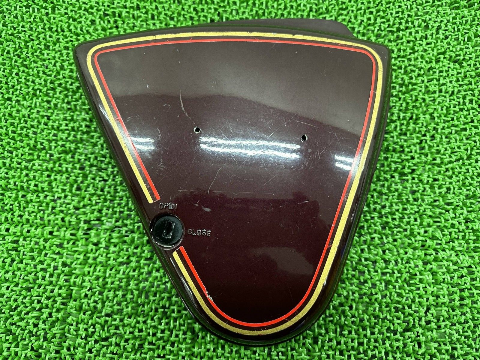 GS 250 T サイドカバー 右 茶 47111 44211 スズキ バイク 部品 400 サイドカウル パネル コケキズ無し 割れ欠け無し bK