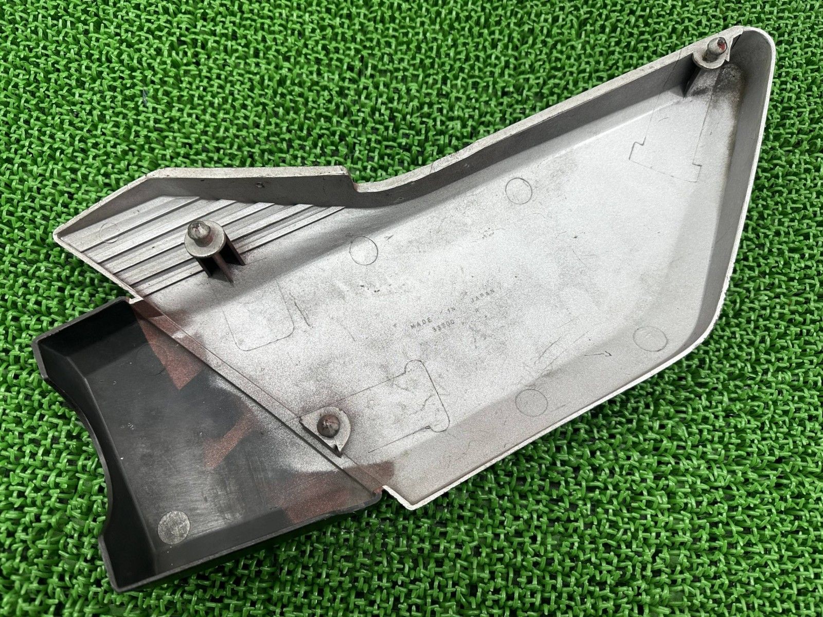 GSX400FSインパルス サイドカバー 右 銀 33200 スズキ 純正 中古