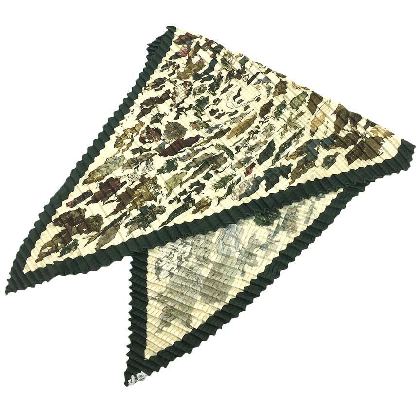 HERMES エルメス プリーツカレ スカーフ Tourbillon 疾風 渦巻き 落ち葉 ベージュ カーキ 新古品 aq11834