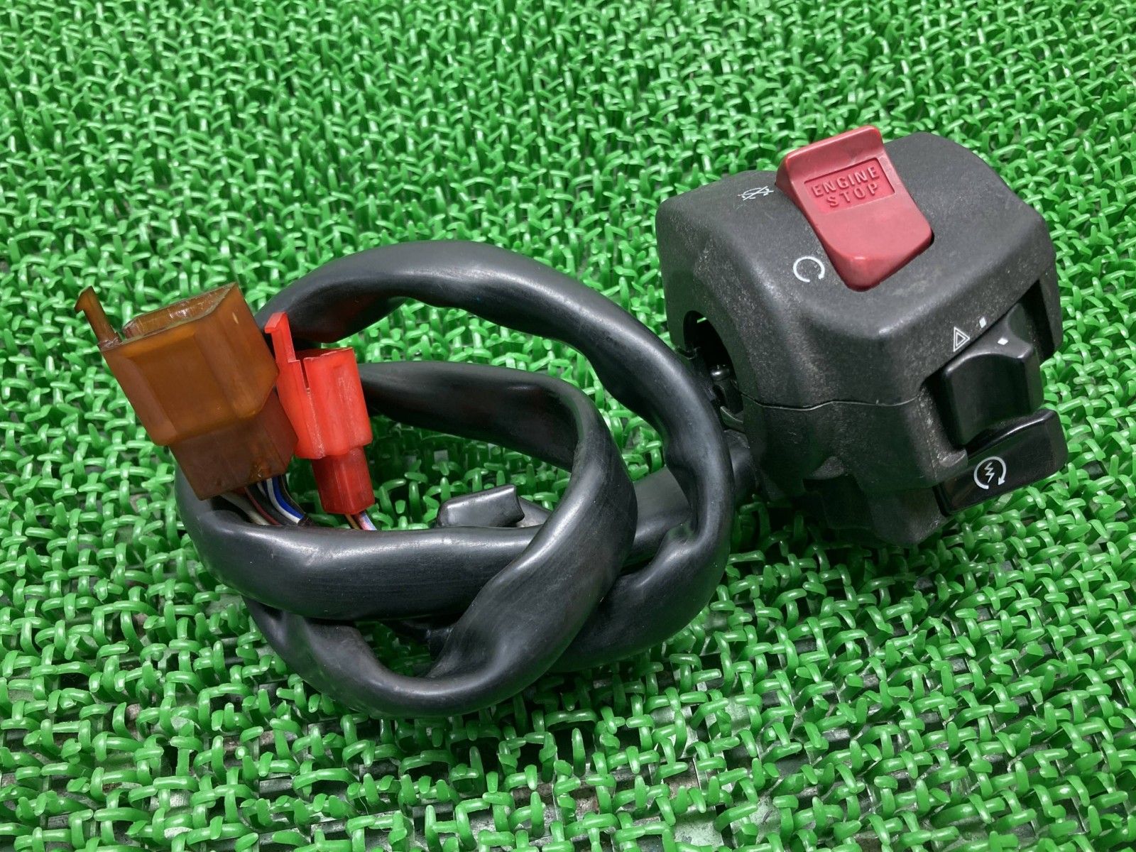 CB 400 SF ハンドルスイッチ 右 ホンダ バイク 部品 NC 39 スイッチボックス 修復素材に コケキズ無し 品薄 品 eF