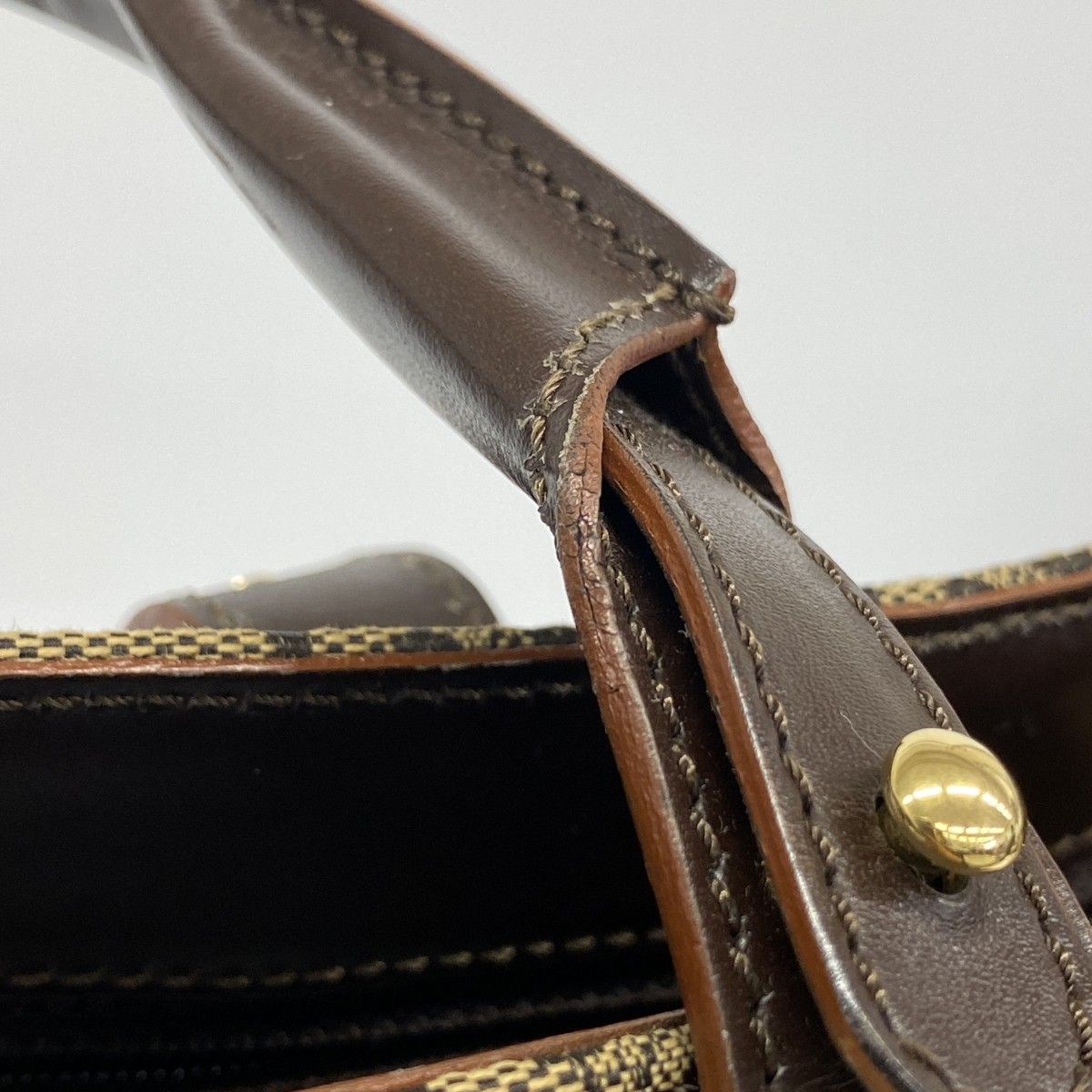 ベージュ ブラウン