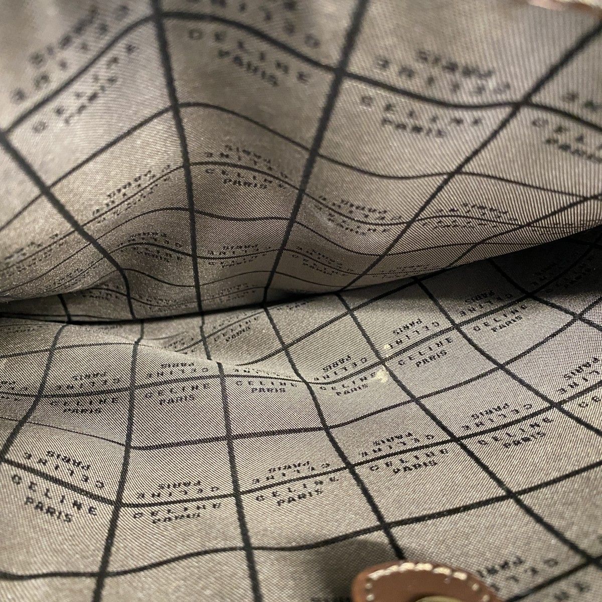 ベージュ ブラウン