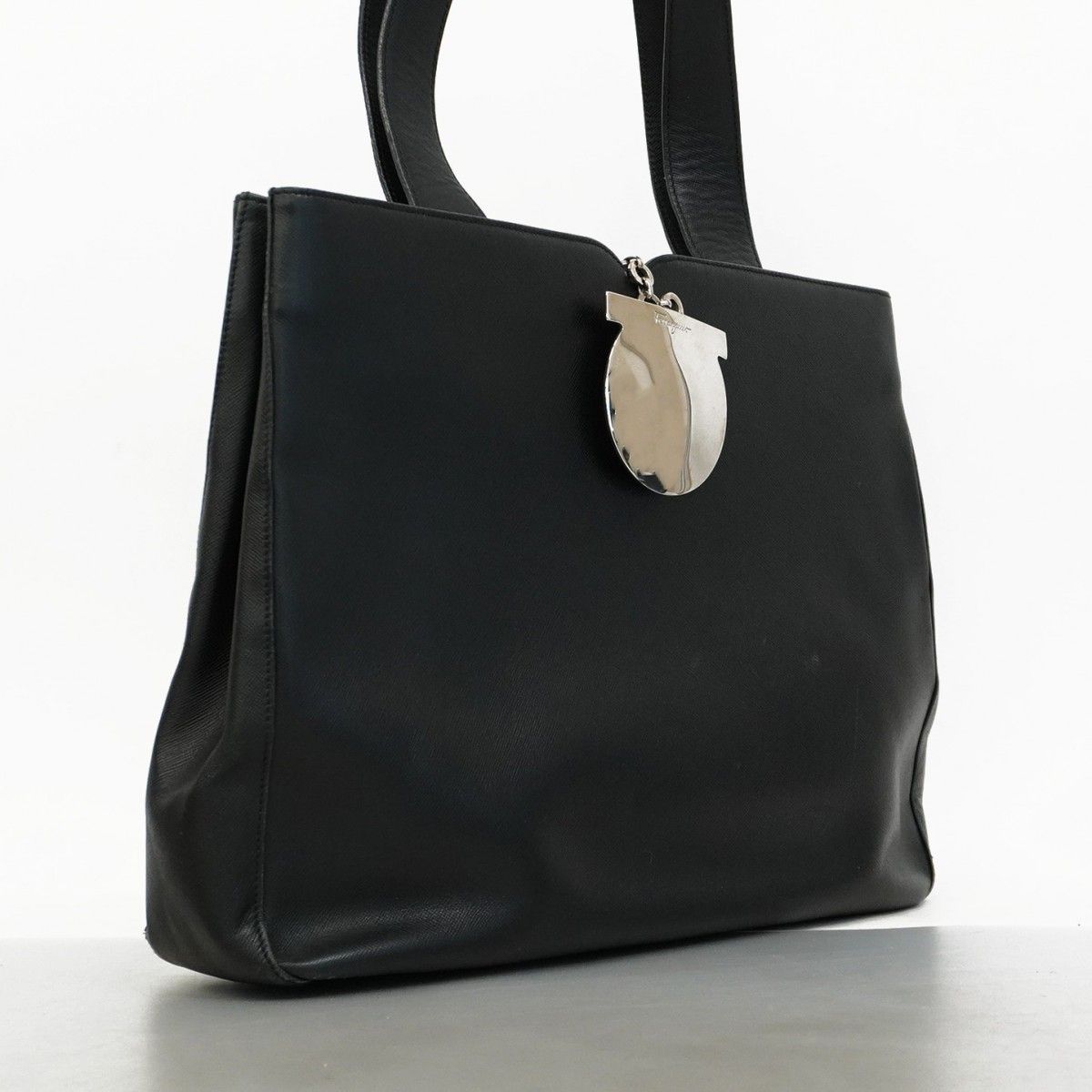 5oc1526 サルヴァトーレフェラガモ トートバッグ ガンチーニ レザー ブラック シルバー金具 レディース