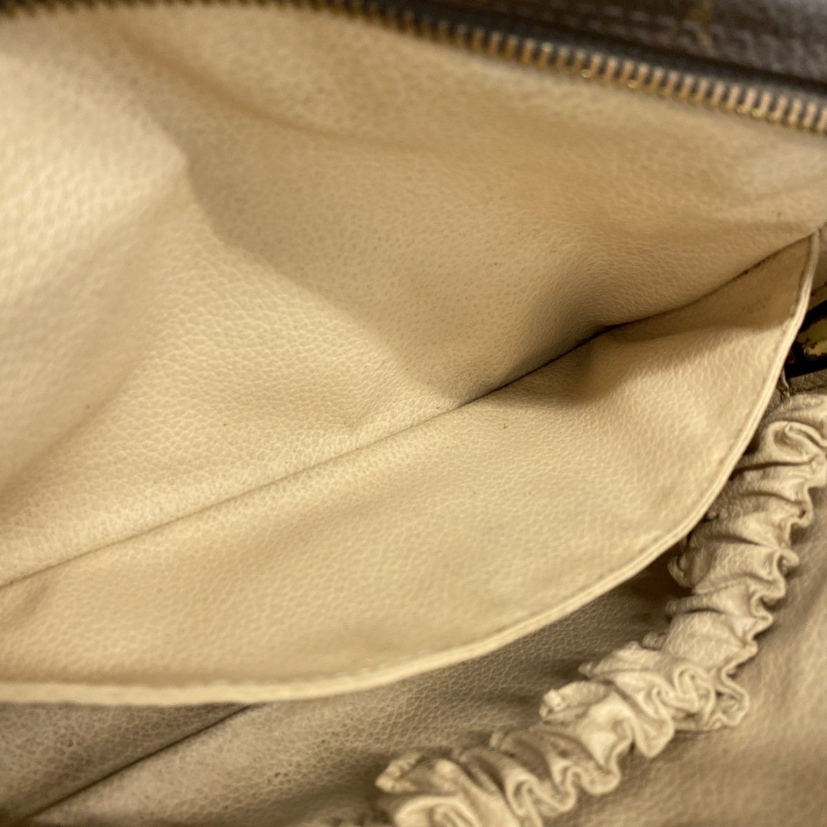 トゥルーストワレット23