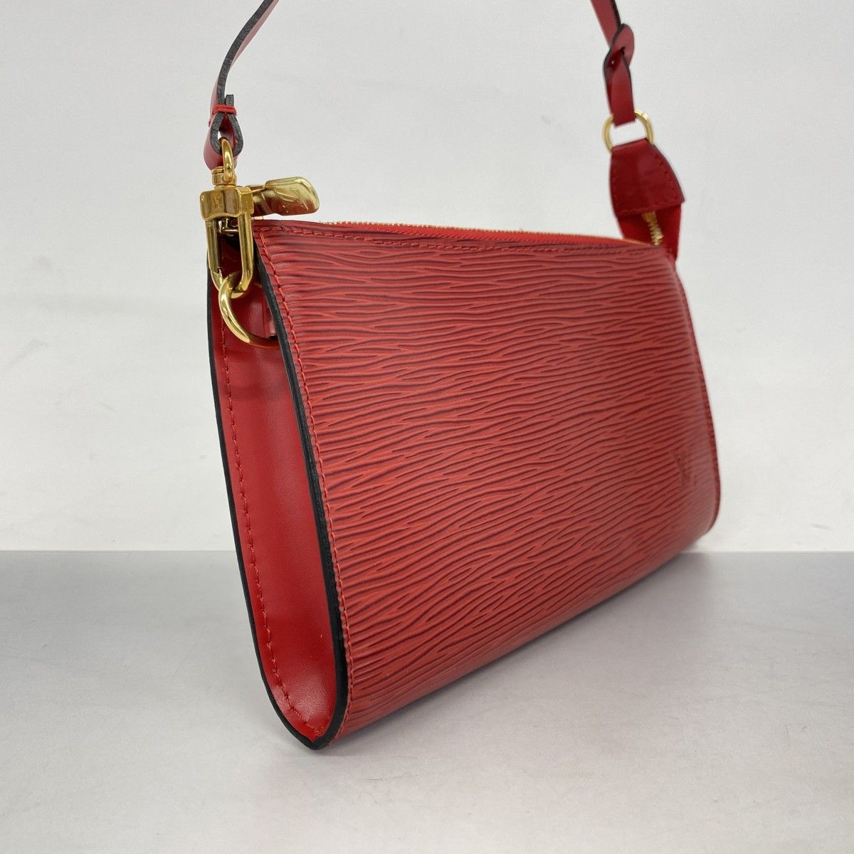 5oc1656 ルイヴィトン ポーチ エピ ポシェットアクセソワール M52947 カスティリアンレッド レディース
